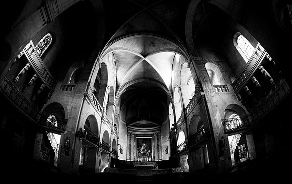 Cathédrale Saint-Théodorit et Fenestrelle by Dean Chiang, Xyclopx