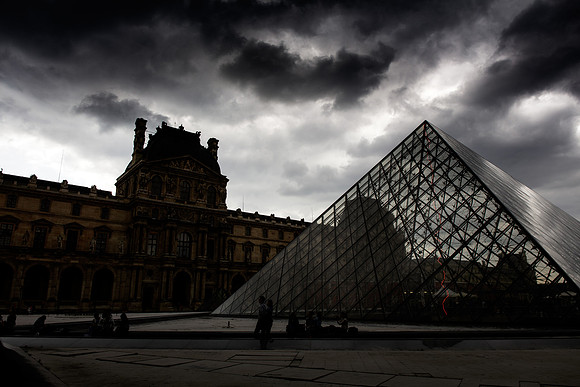 Exiting le Louvre by Dean Chiang, Xyclopx
